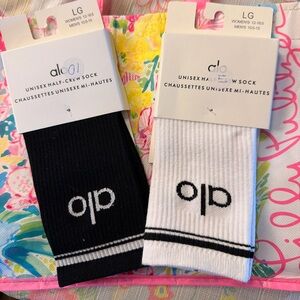 NWT Alo Black and White Unisex Pair of Crew Socks